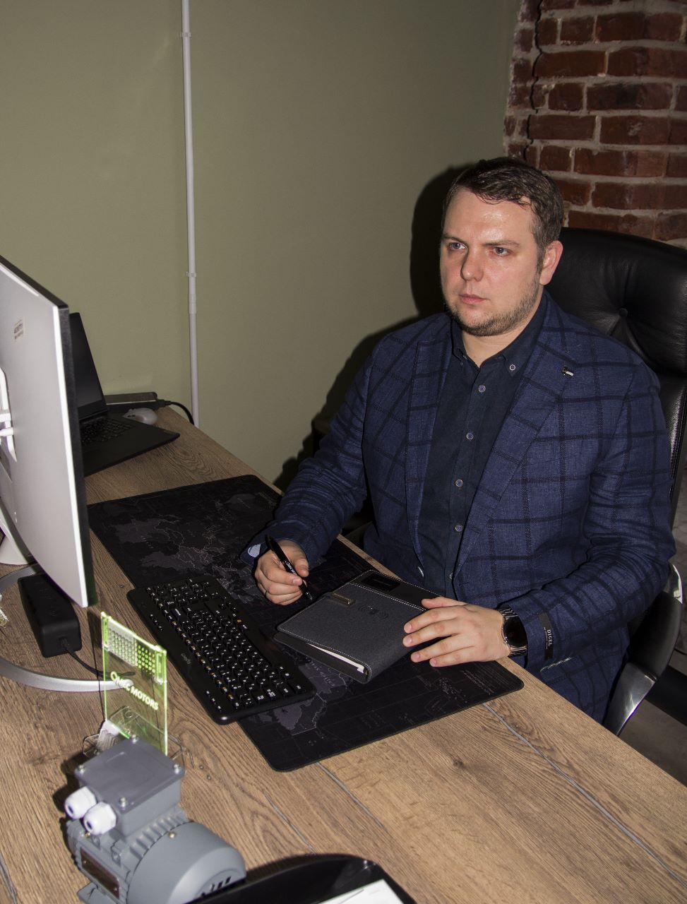 Львов Юрий Сергеевич Генеральный директор представительства OmecMotors России